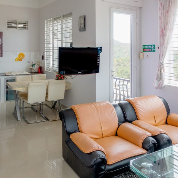 Bếp + Khách căn hộ